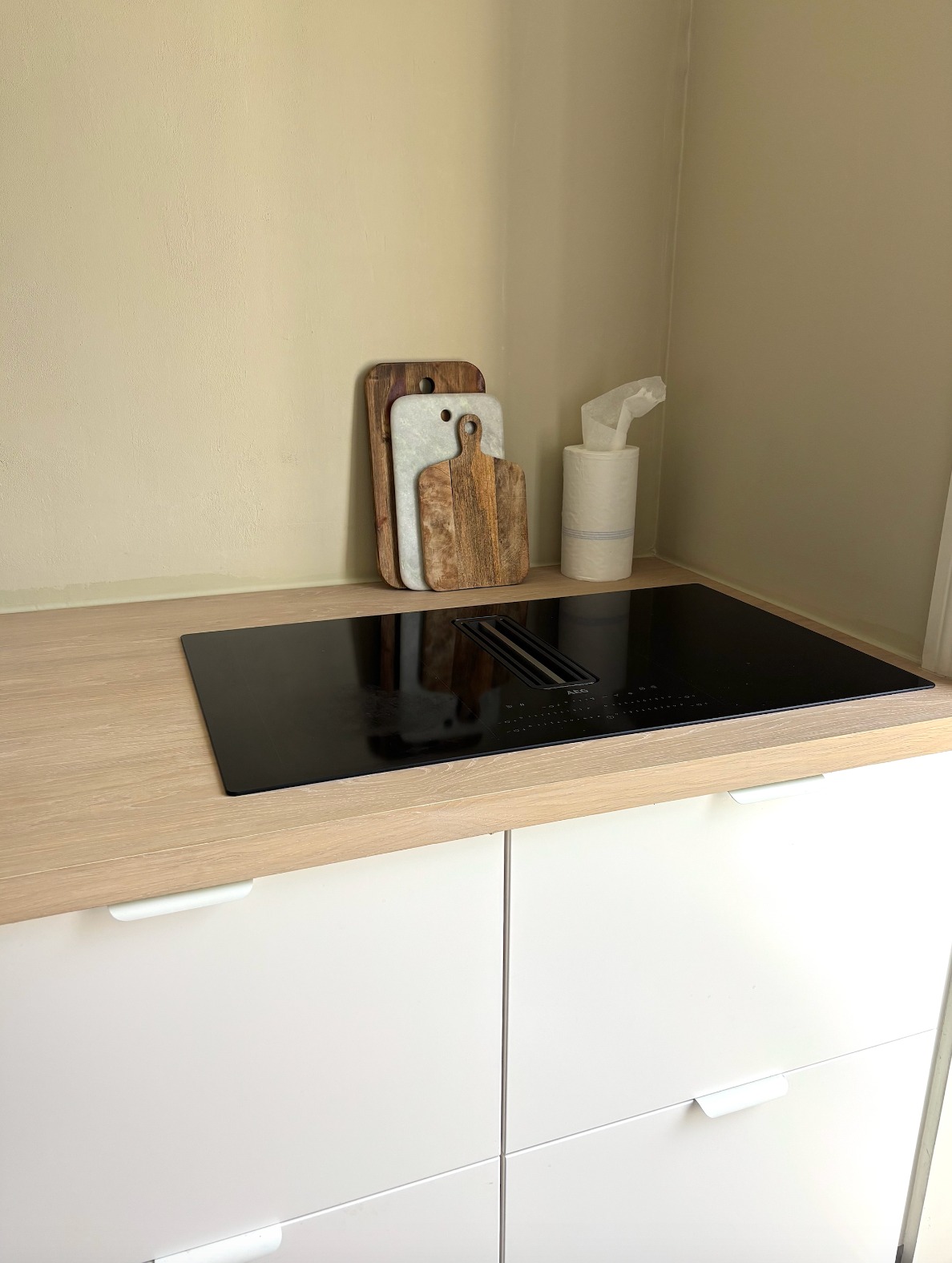 Stekeplate med nedtrekksvifte